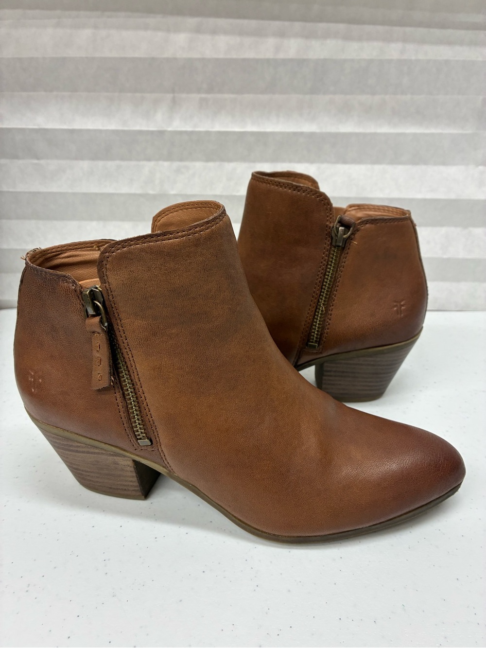 Frye Judith bootie boots womens size 8 double zip cognac leather ankle classic